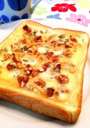 胡桃とダブルチーズのハニートースト-レシピのメイン写真