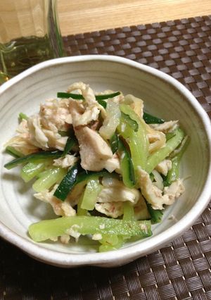 梅でサッパリ 鶏胸肉とクラゲのサラダ-レシピのメイン写真