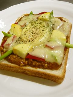 キーマカレーと夏野菜のトースト-レシピのメイン写真