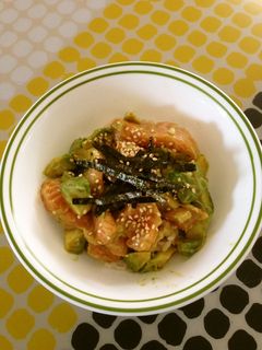 サーモンとアボカドの丼-レシピのメイン写真