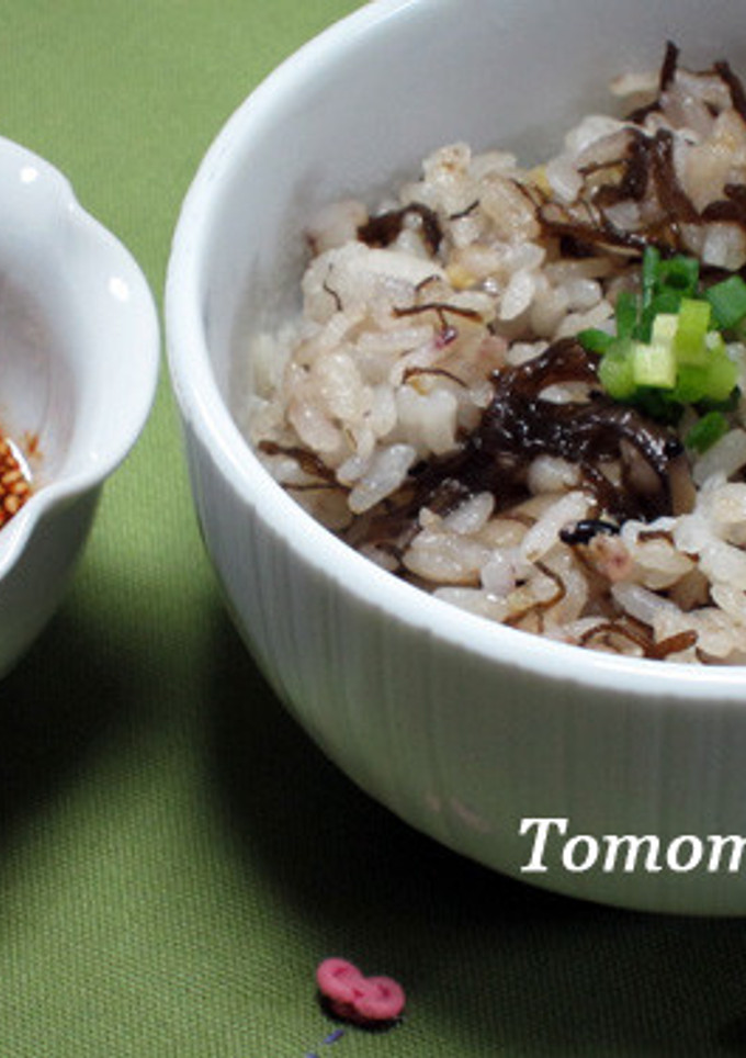 韓国風に♪もずくとしめじの炊き込みご飯-レシピのメイン写真