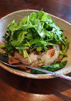 牛肉と小松菜のタイ風丼-レシピのメイン写真