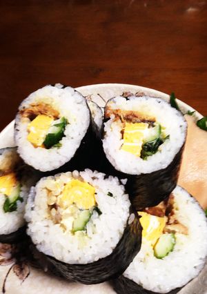 サンマ蒲焼缶の巻き寿司☆コスパも最高☆-レシピのメイン写真