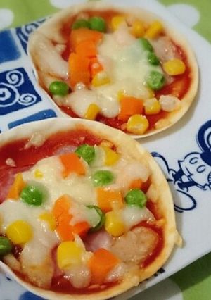のせて焼くだけ！おやつに餃子の皮ピザ-レシピのメイン写真