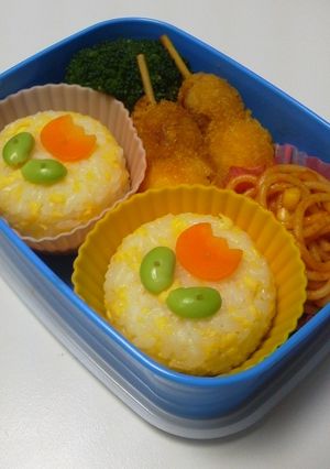 炒り玉子のおにぎり＆チューリップさん♪-レシピのメイン写真