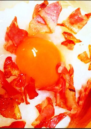 ♡黄金コラボ♡おかゆベーコンたまごのせ♪-レシピのメイン写真