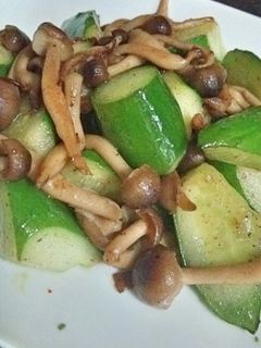キュウリとしめじのごま油炒め-レシピのメイン写真