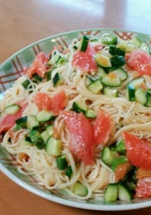 夏野菜とスモークサーモンの冷製パスタ☆ミ-レシピのメイン写真