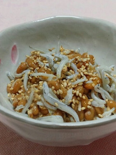 〖納豆に☆しらすと胡麻♪〗-レシピのメイン写真