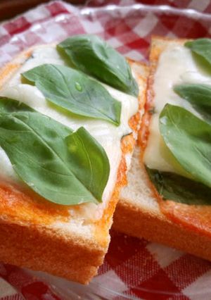 簡単☆バジル香るチーズトースト-レシピのメイン写真