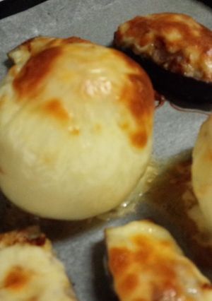 丸ごと玉葱の鶏むね挽肉チーズ焼き！-レシピのメイン写真
