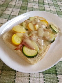 ズッキーニとベーコンのチーズトースト-レシピのメイン写真