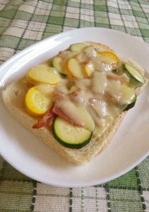 ズッキーニとベーコンのチーズトースト-レシピのメイン写真