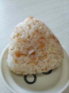 ちょっと変わった梅おにぎり-レシピのメイン写真