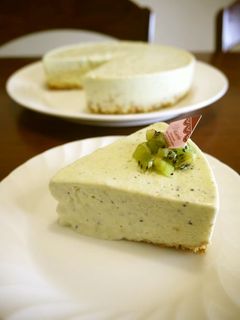 簡単!キウイフローズンヨーグルトケーキ♪-レシピのメイン写真