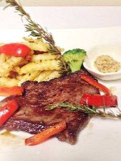 硬い牛肉を柔らかくして焼くビーフステーキ-レシピのメイン写真