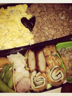 パパのお弁当①そぼろごはんとちくわチーズ-レシピのメイン写真