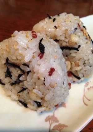 残り物リメイク ひじきおむすび-レシピのメイン写真