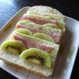 ハムキウイチーズサンド♪