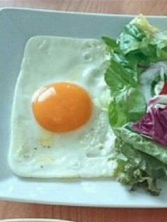 日の丸型に?おもしろ目玉焼き♡-レシピのメイン写真