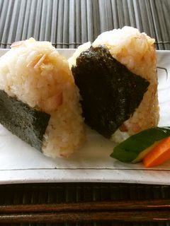 忙しい朝に♪みょうがと揚げ玉のおにぎり-レシピのメイン写真