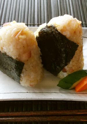忙しい朝に♪みょうがと揚げ玉のおにぎり-レシピのメイン写真