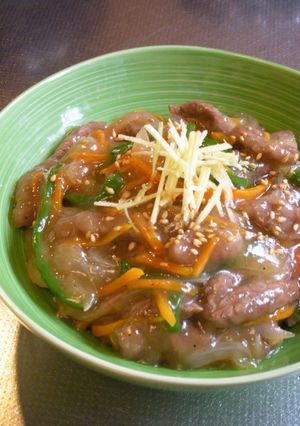 リメイクアレンジ！青椒肉絲風牛肉とろみ丼-レシピのメイン写真