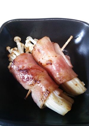 お弁当に⇒ベーコンで巻き巻〜エノキ-レシピのメイン写真