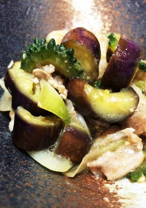 夏バテ予防にも！茄子とゴーヤの味噌炒め-レシピのメイン写真