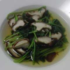 รูปของ 椎茸とみつ葉の洋風スープ