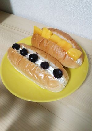 フルーツ&ホイップ☆ロールパン-レシピのメイン写真