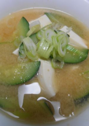 ズッキーニと豆腐の味噌汁-レシピのメイン写真