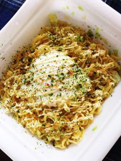 卵入♡カップ焼きそば♡美味しい食べ方♡笑-レシピのメイン写真
