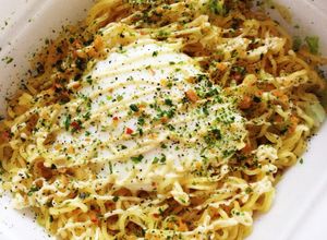 卵入♡カップ焼きそば♡美味しい食べ方♡笑-レシピのメイン写真