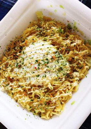 卵入♡カップ焼きそば♡美味しい食べ方♡笑-レシピのメイン写真