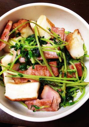 豆苗とベーコンとはんぺんの炒め物-レシピのメイン写真