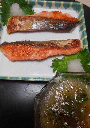 フライパンで鮭焼き・味ぽんおろし添え-レシピのメイン写真