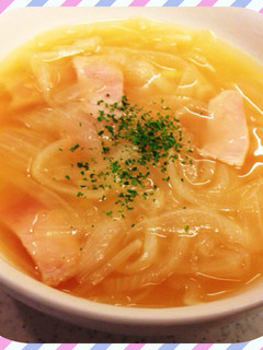 簡単♡飴色玉ねぎたっぷりのコンソメスープ-レシピのメイン写真