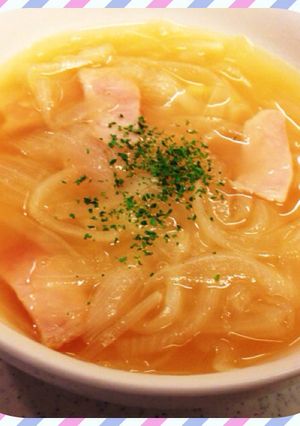 簡単♡飴色玉ねぎたっぷりのコンソメスープ-レシピのメイン写真