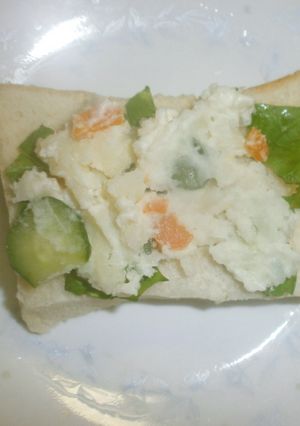 ポテサラトーストバジル葉＋-レシピのメイン写真