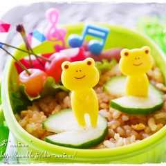รูปของ 簡単！ピックときゅうりの梅雨弁☆キャラ弁