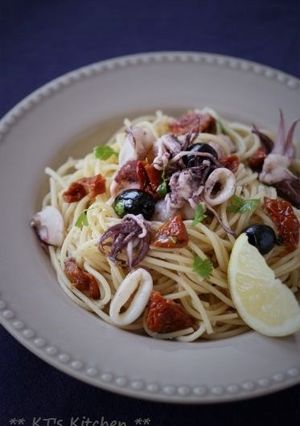 イカとドライトマト、オリーブのパスタ-レシピのメイン写真