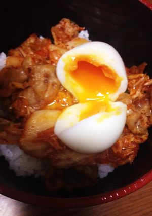 材料みっつ！こしのブタキムチ丼！-レシピのメイン写真