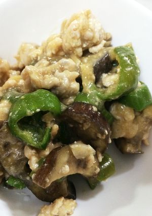 鶏ひき肉でナスとピーマンの味噌炒め-レシピのメイン写真