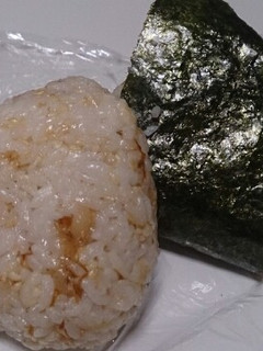 ごま香る おかかチーズおにぎり-レシピのメイン写真