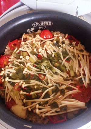 えのき＆ミニトマト 魚介の炊き込みご飯-レシピのメイン写真