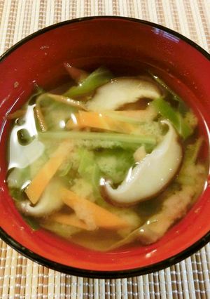キャベツと人参の味噌汁~♪-レシピのメイン写真