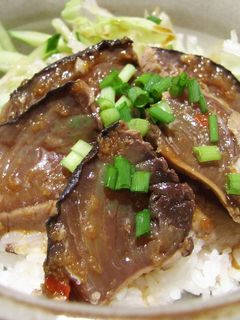 かつおのたたきと千切り野菜のピリカラ丼-レシピのメイン写真