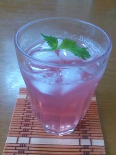 お庭の雑草で?青じそジュース-レシピのメイン写真