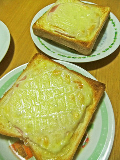 我が家の定番朝食!ハムチートースト-レシピのメイン写真